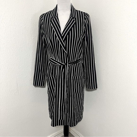 Active USA Dresses & Skirts - Active USA Women Small Black and White Striped Wrap Dress with Belt and Pockets